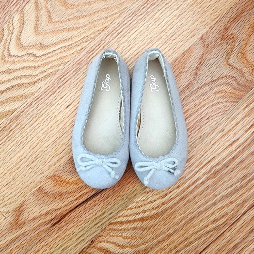 Gap babygirl shoes. Size 5